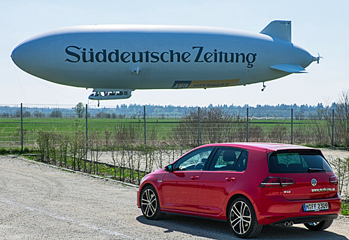 Zeppelin Landung auf der Flugwerft Schleiheim