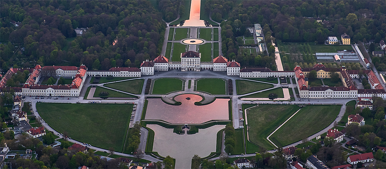 Nymphenburger Schlosspark magisch im rosa Abendlicht