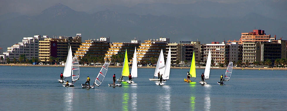 Segeln vor der Costa Brava Kste bei Roses