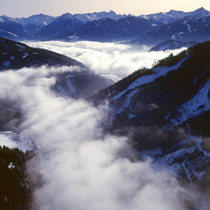 Blick aus 3500 m auf die Nebelfelder im Tal (Juli)