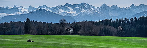 Blick vom Fürst Tegernberg Richtung Alpen