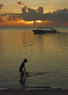 Sonnenuntergang in Matira Point auf Bora Bora (Oktober)