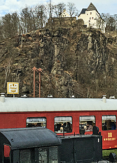 DDR Eisenbahnrestaurant mit Schloss Wolkenstein (Mai)