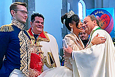 Ksschen vom Pfarrer Schieler fr die Faschingsprinzessin Desiree