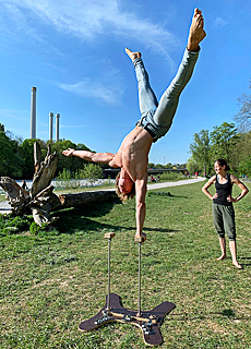 Fitness Training und Akrobatik an der Isar