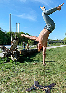 Fitness Training und Akrobatik an der Isar