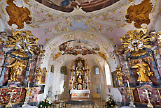 Altar in der Rokokokirche am Hohenpeissenberg