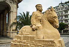 Sandskulptur an der Mhlbrunnen Kolonnade