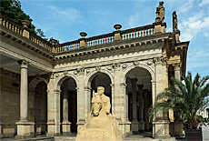 Sandskulptur an der Mhlbrunnen Kolonnade