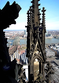 Blick vom Kölner Dom auf den Rhein