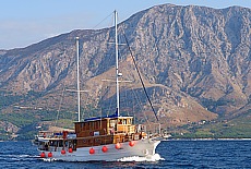 Piratenschiff vor der Kste von Makarska
