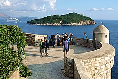 Wehrturm auf der Stadtmauer von Dubrovnik (März)
