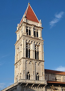 Glockenturm der gotischen Kathedrale in Trogir