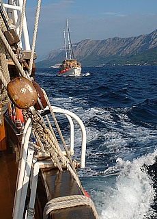 Hart am Wind entlang der Makarska Riviera (Januar)