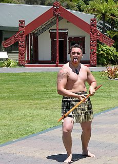 Drohgebaerde der Maoris