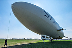 Zeppelin Crew auf der Flugwerft Schleissheim