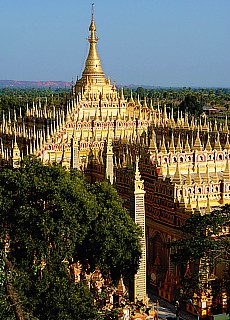 Goldene Thanboddhay Pagode in Monywa (Januar)