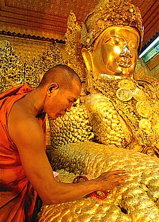 Goldener Mahamuni Buddha in Mandalay (Dezember)