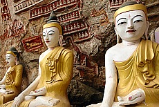 Buddhas in der Kawgoon Höhle