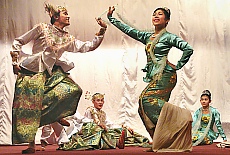 Burmesischer Tanz (Oktober)