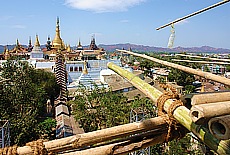 Im Bambusgerüst des Riesenbuddha in Pyay