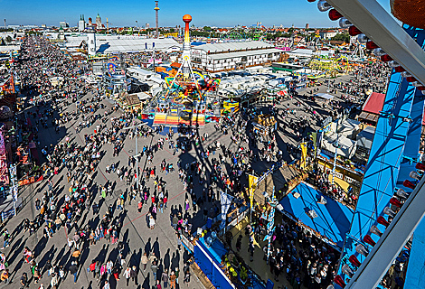 Blick vom Riesenrad auf das Oktoberfest