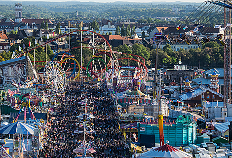 Blick von der Paulskirche zum Oktoberfest