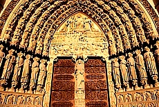 Eingangsportal zu Notre Dame