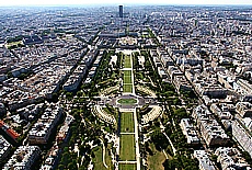 Blick vom Eiffelturm zum Tour Montparnace
