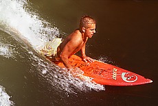 Isar Surfer auf stehender Welle
