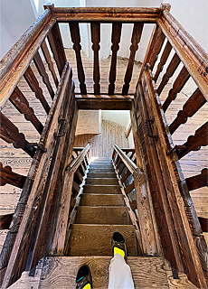 Holztreppe im Weissen Turm