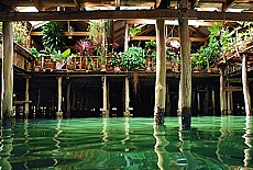 Pfahlbau Restaurant in Saladan