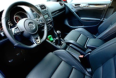 Cockpit des  VW Golf GTD mit Lederausstattung