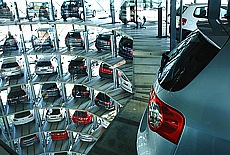 Autoturm in der VW Autostadt