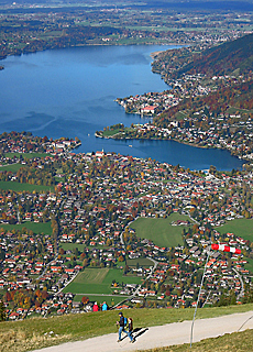 Blick vom Wallberg hinunter zum Tegernsee