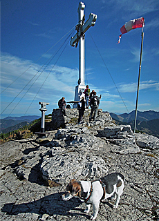 Wallberg Gipfelkreuz mit Jack Russell Terrier