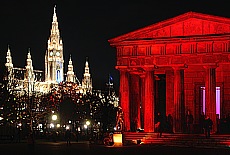 Wiener Rathaus mit Volksgarten