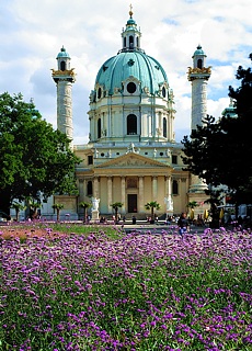 Karlskirche am Karlsplatz in Wien